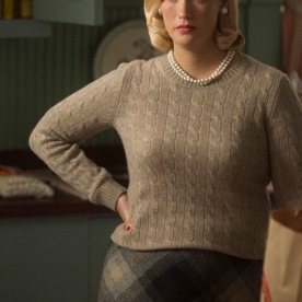 Os argumentistas da série "Mad Men" contornaram a gravidez da atriz January Jones na 5ª temporada com o aumento de peso da personagem.